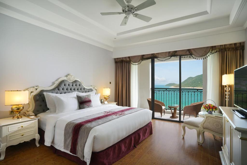 [Vinpearl 2023] | VINPEARL DISCOVERY SEALINK NHA TRANG - Deluxe Room thumbnail 1